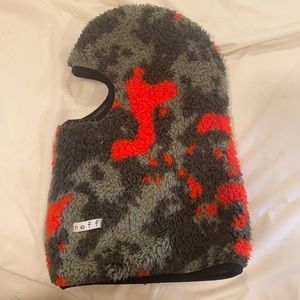 Ski/snowboarding hood